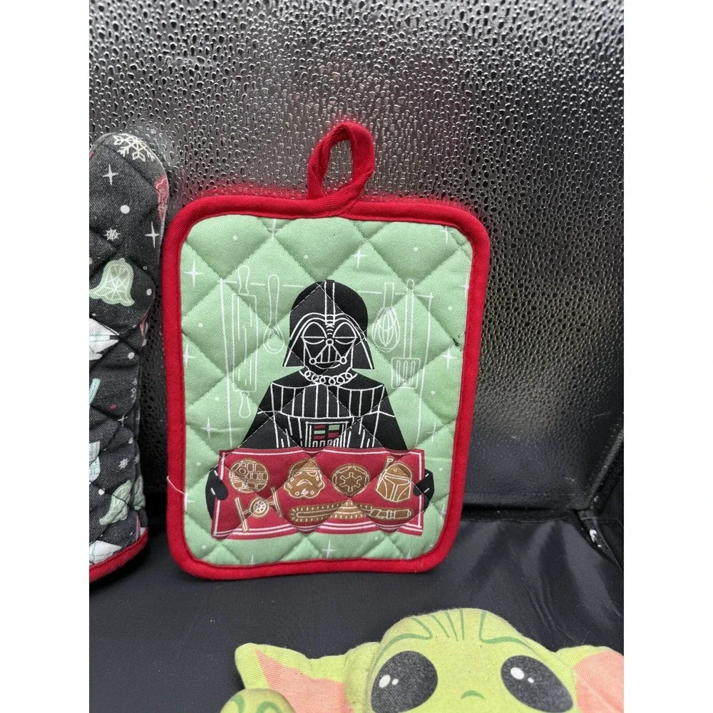 Star Wars Kitchen Set Grogu Baby Yoda Oven Mitt Potholder & Mandalorian Bandana